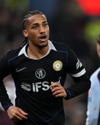 yl23455永利-自21年曼城后，切尔西是首支英超客战维拉半场11脚打门的球队